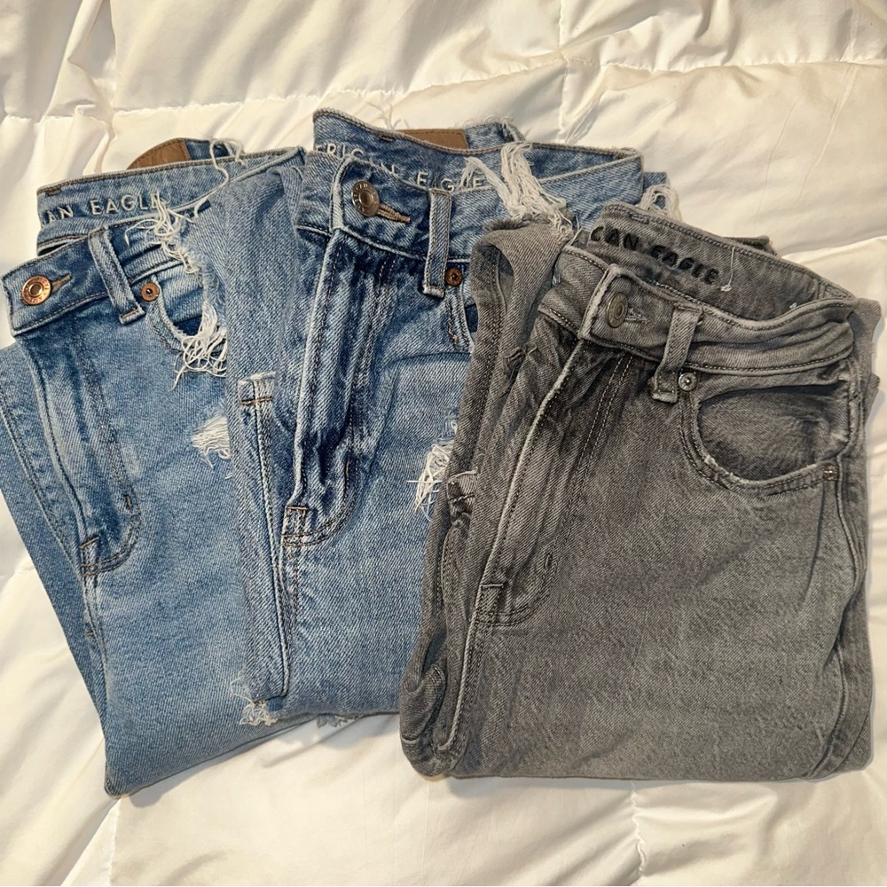 {American Eagle Outfitters} Distressed Ankle Jeans